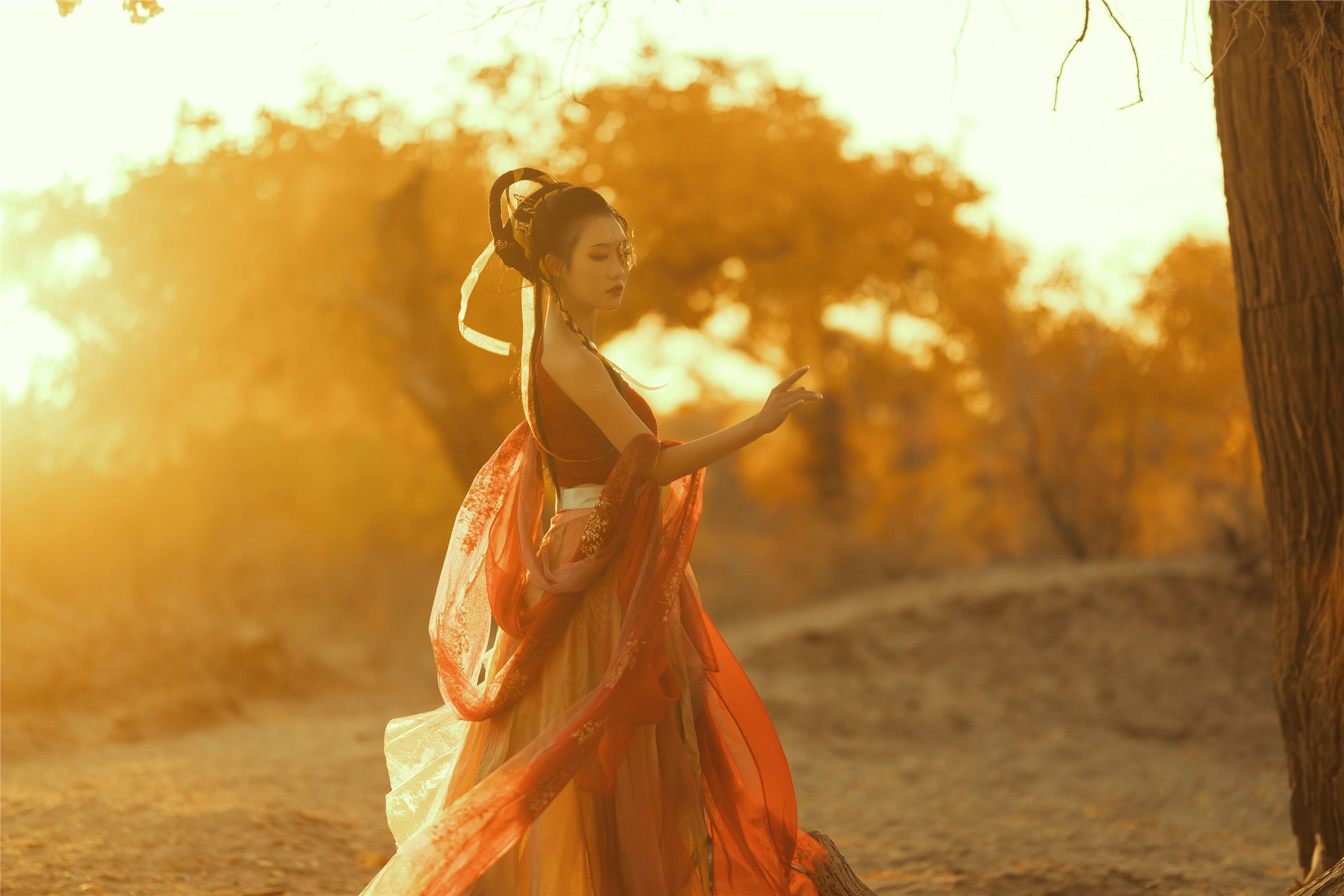 YITUYU艺图语 2021.08.28 胡杨之女 付兮子